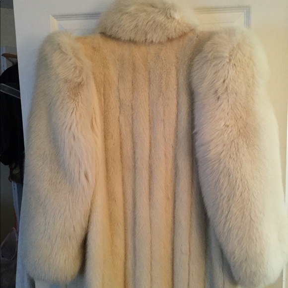 Sold!! ELEGANT BEMBERG WHITE FOX MINK FUR COAT - Picture 5 of 8